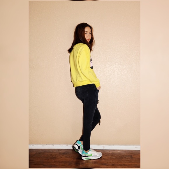 Super cute CRZ sweatshirt - Picture 2 of 6